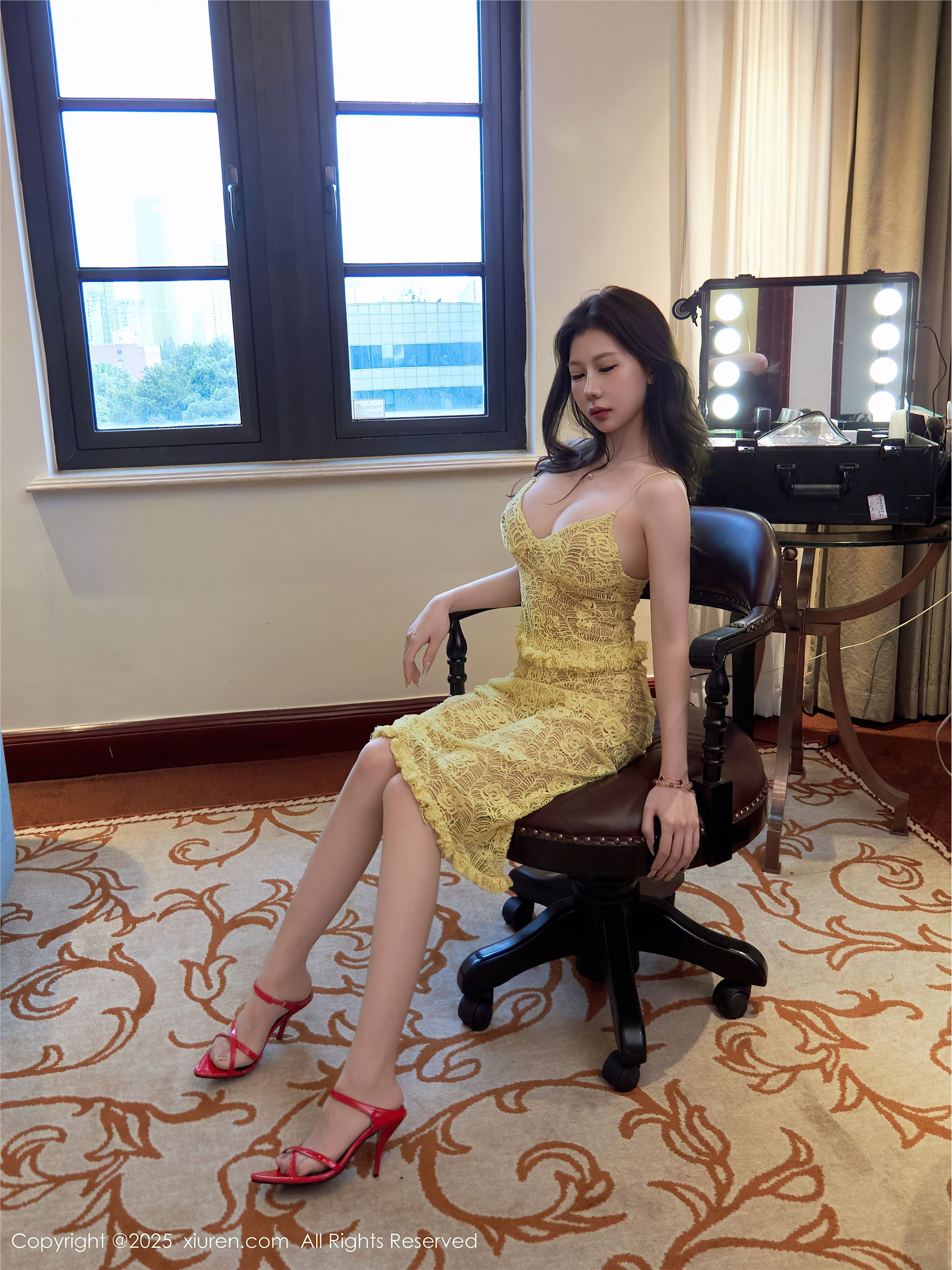 Xiuren秀人网 2025.10.16 NO.10879 尹甜甜sunny